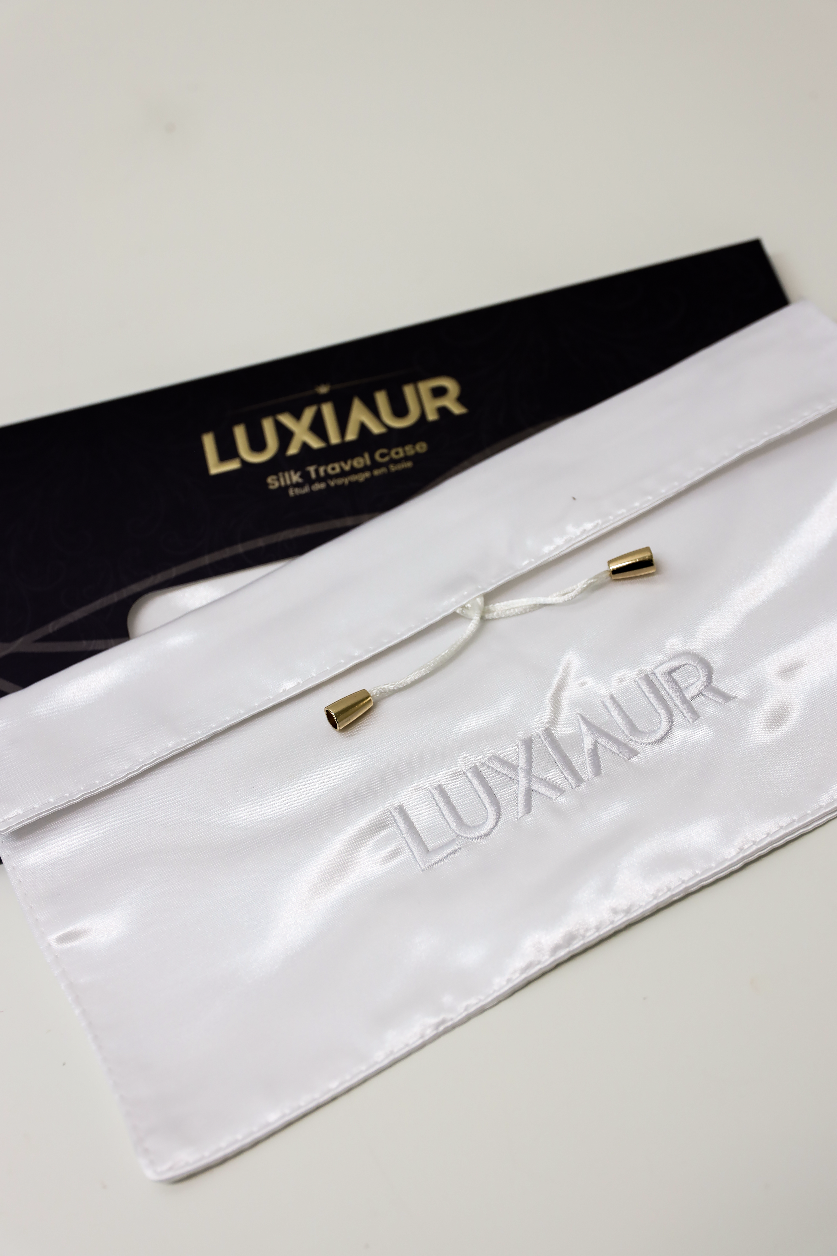 Silk Travel Case White